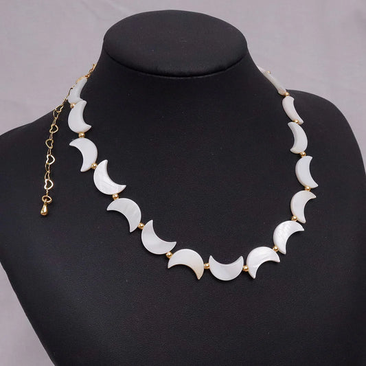 Collar de Lunas Crecientes - Encanto Celestial