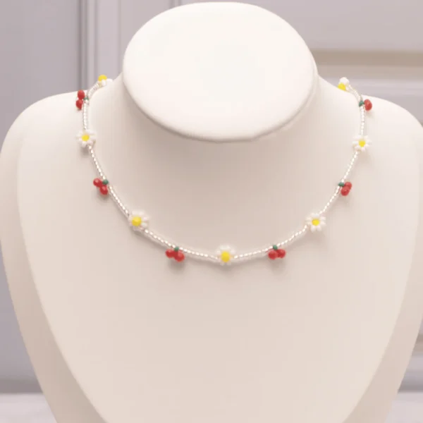 Collar de Perlas con Cerezas y Margaritas